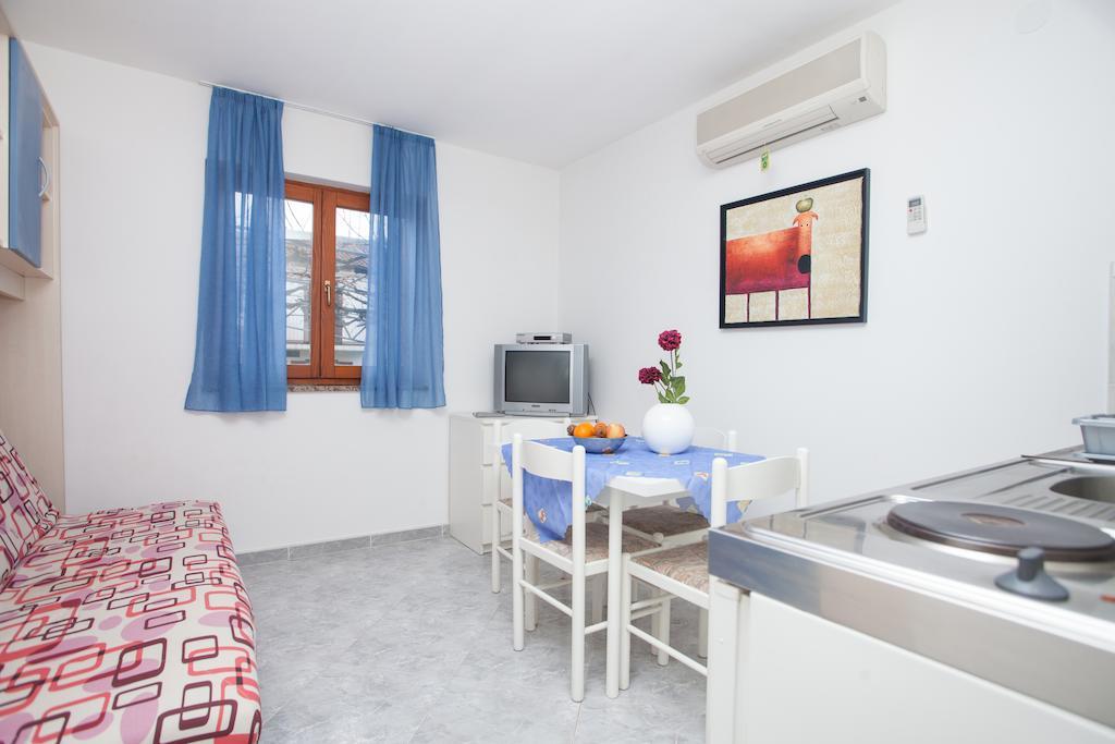 Apartments Prenc Pisuko Ровин Стая снимка